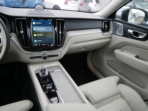 Certified 2023 Volvo XC60 B6 Ultimate w/ Climate Package image 14