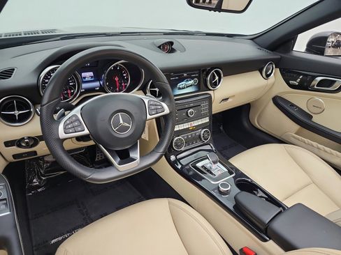 Used 2020 Mercedes-Benz SLC 300 image 9