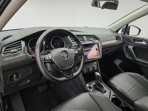 Used 2018 Volkswagen Tiguan SEL AWD/4WD image 9