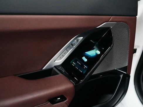 Used 2023 BMW 760i xDrive image 15