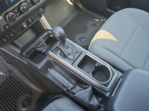 Used 2022 Toyota Tacoma SR5 w/ Technology Package AWD/4WD image 25