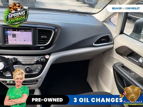 Used 2023 Chrysler Voyager LX FWD image 17