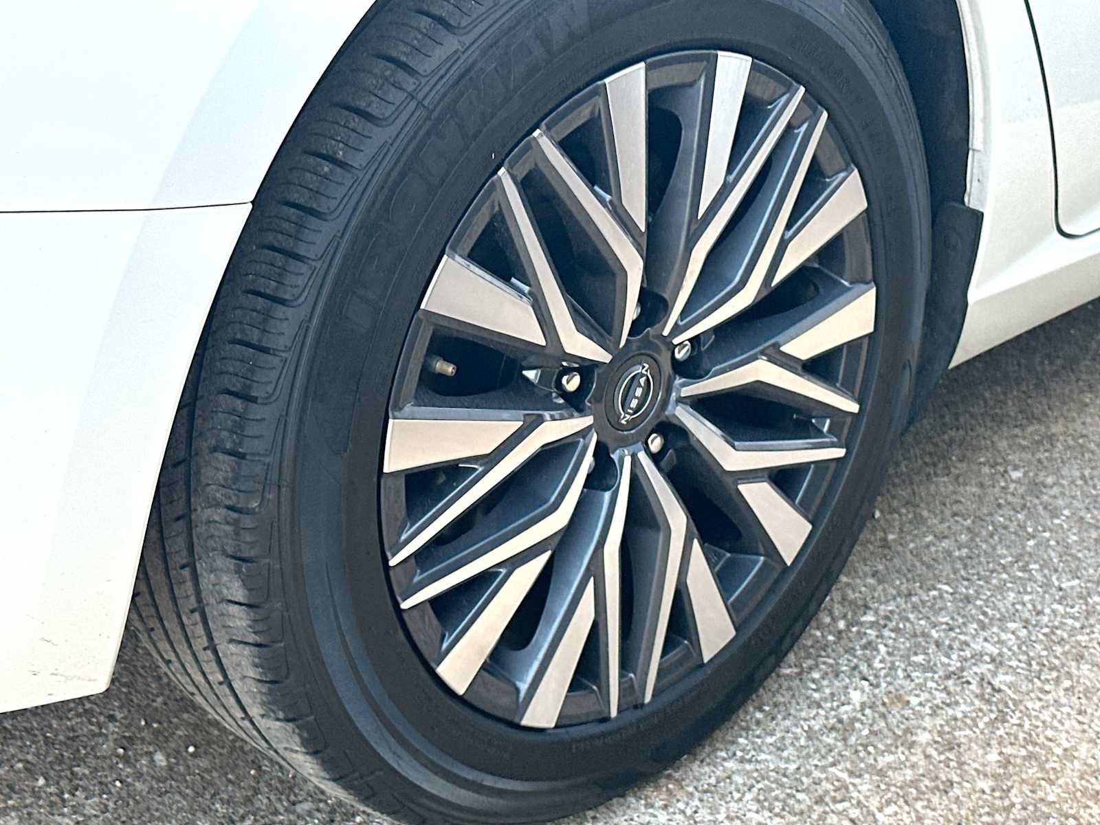 Used 2025 Nissan Altima 2.5 SV FWD image 5