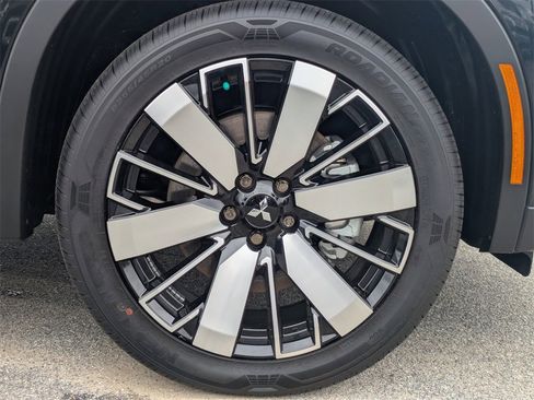 New 2025 Mitsubishi Outlander SE image 11