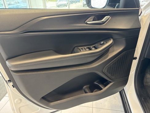 Used 2023 Jeep Grand Cherokee Altitude image 10