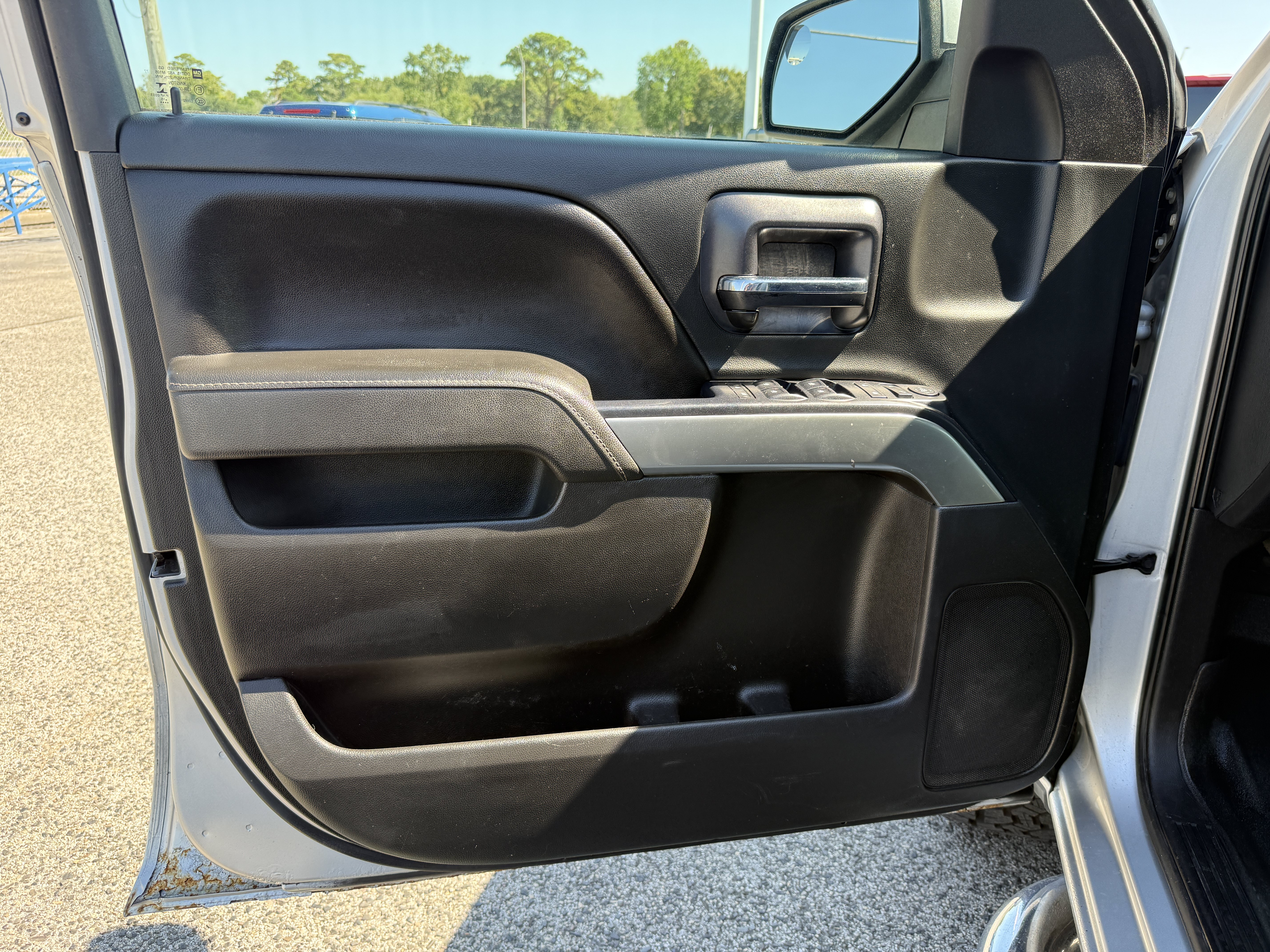 Used 2015 Chevrolet Silverado 1500 LT w/ LT Convenience Package AWD/4WD image 11