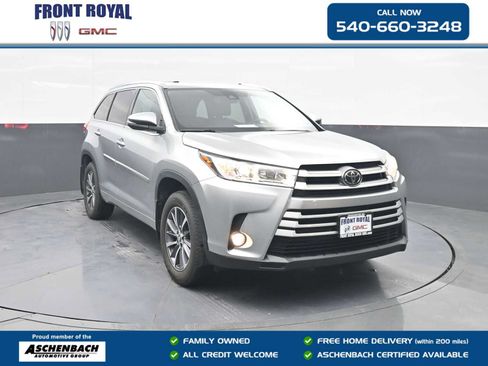 Used 2017 Toyota Highlander XLE AWD/4WD image 1