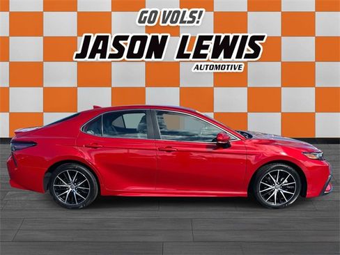 Used 2024 Toyota Camry SE image 2