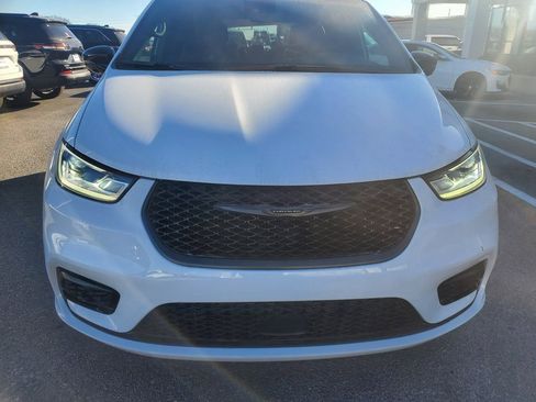 New 2026 Chrysler Pacifica Limited image 7