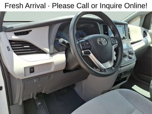 Used 2020 Toyota Sienna L FWD image 13