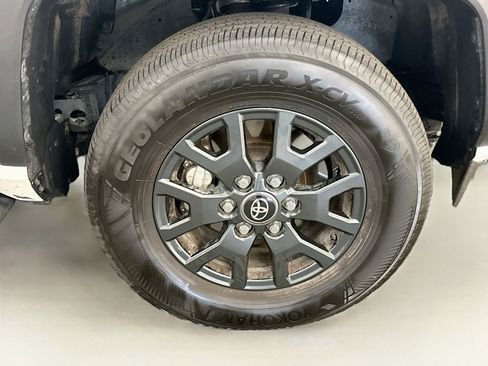 Used 2025 Toyota 4Runner SR5 AWD/4WD image 11