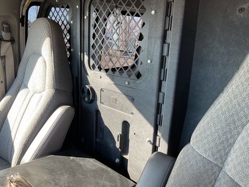Used 2009 Chevrolet Express 2500 image 27