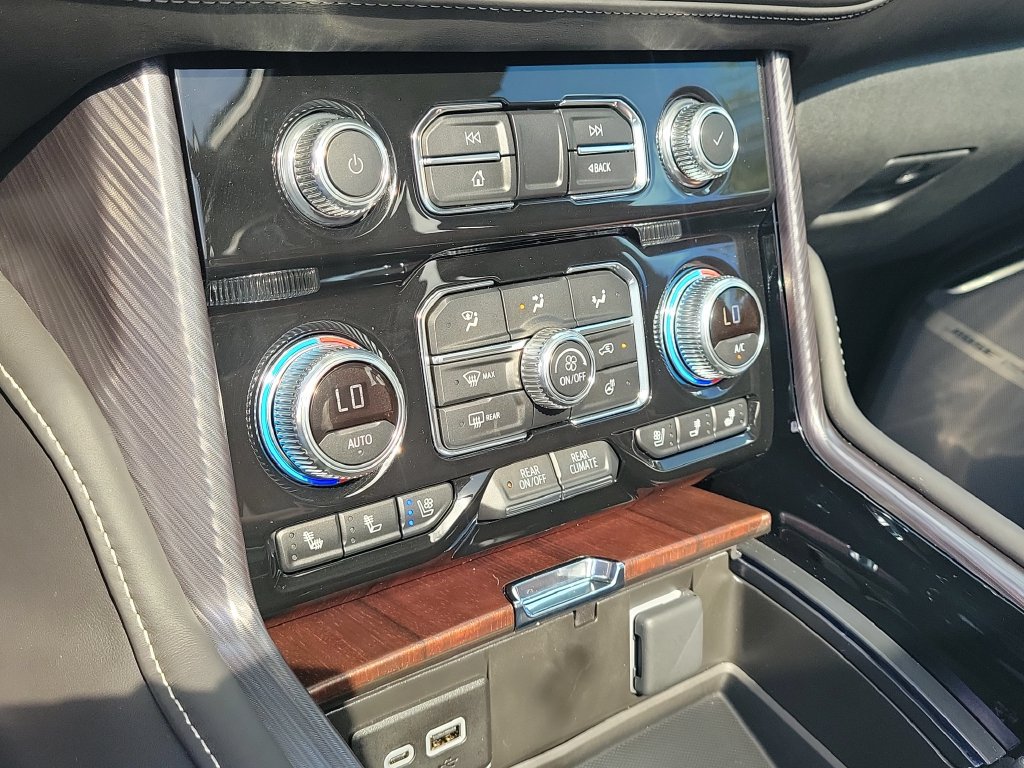 Used 2024 GMC Yukon Denali Ultimate AWD/4WD image 17