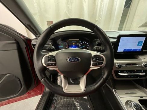 Used 2021 Ford Explorer XLT AWD/4WD image 11