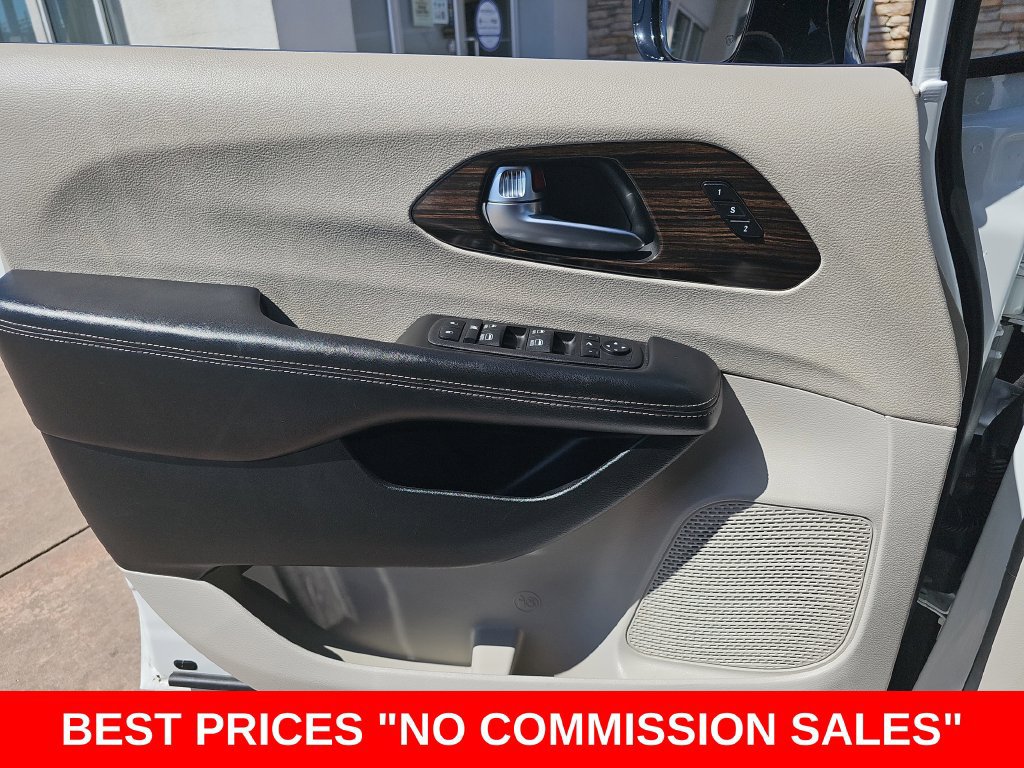 Used 2023 Chrysler Pacifica Limited FWD image 29