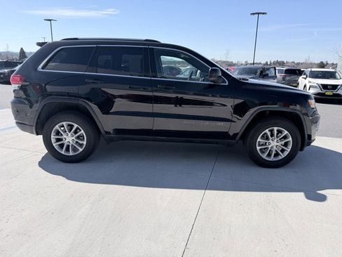 Used 2021 Jeep Grand Cherokee Laredo image 5