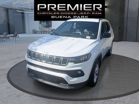 Used 2024 Jeep Compass Latitude AWD/4WD image 1