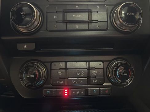 Used 2018 Ford F150 Raptor w/ Equipment Group 802A Luxury image 12