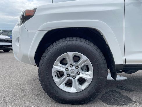 Used 2022 Toyota 4Runner SR5 AWD/4WD image 30
