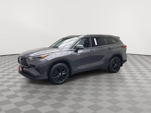 Used 2021 Toyota Highlander XLE image 37