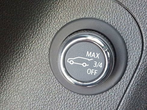 Certified 2023 GMC Acadia SLE w/ Driver Convenience Package image 27