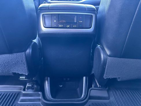 Used 2019 Toyota Highlander XLE FWD image 33