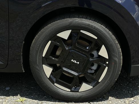 New 2026 Kia Carnival EX FWD image 17