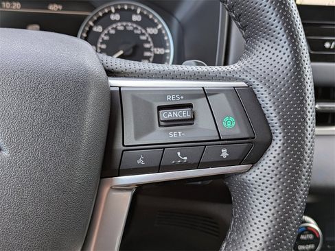 Used 2025 Mitsubishi Outlander SE image 27