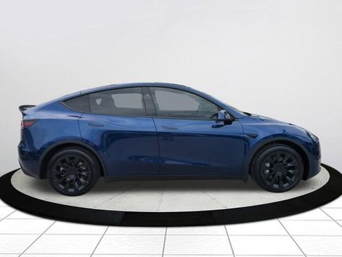 Used 2025 Tesla Model Y Long Range RWD image 2