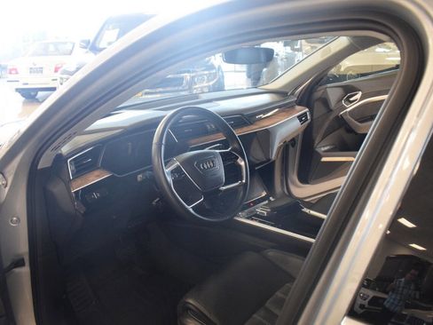 Used 2019 Audi e-tron Prestige w/ Prestige Package AWD/4WD image 42