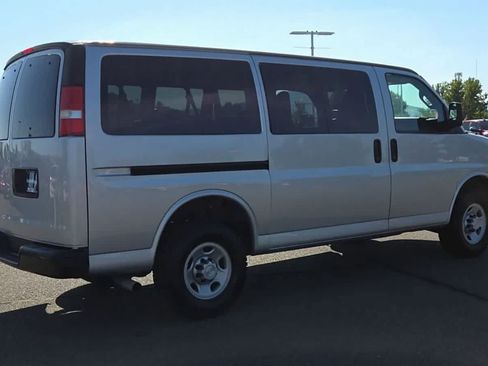 Used 2017 Chevrolet Express 2500 LS RWD image 8