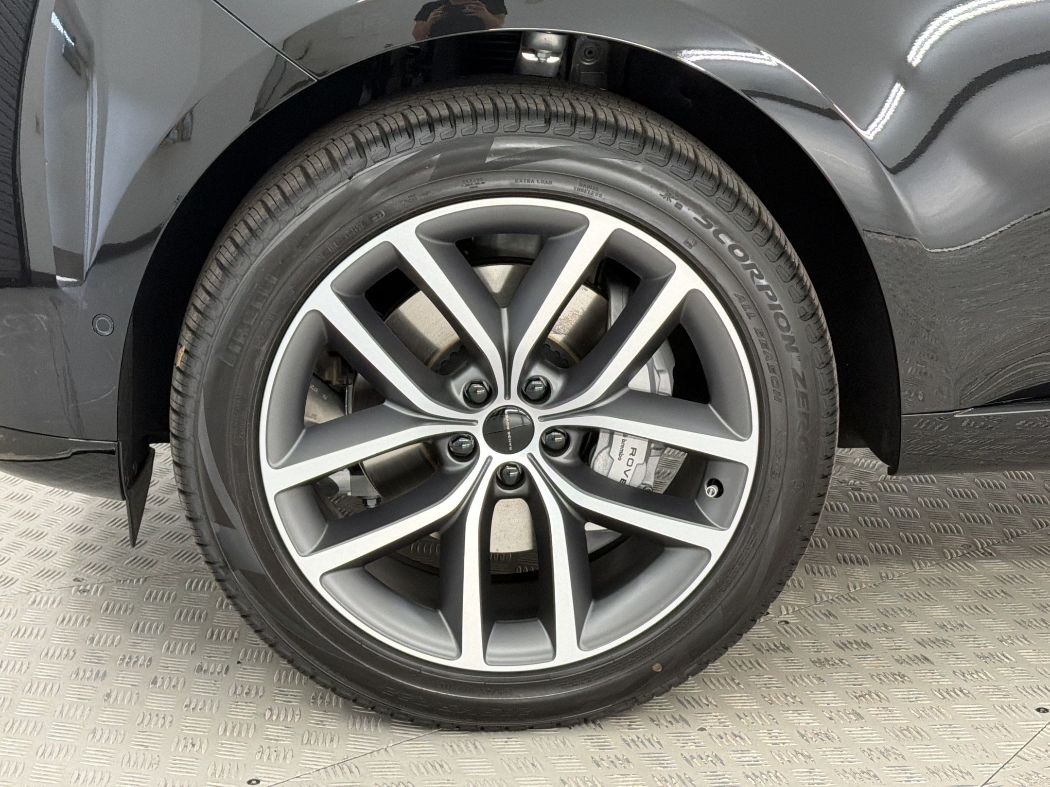 New 2026 Land Rover Range Rover SE AWD/4WD image 13