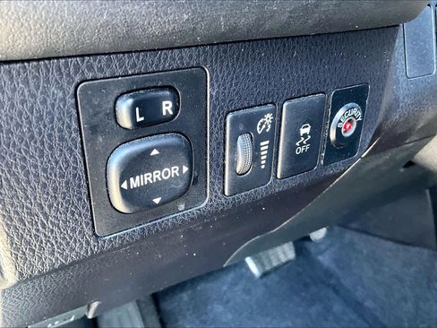 Used 2015 Toyota RAV4 XLE FWD image 32