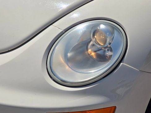 Used 2009 Volkswagen Beetle S image 7
