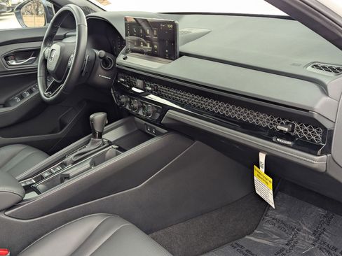 Certified 2025 Honda Accord Sport image 29