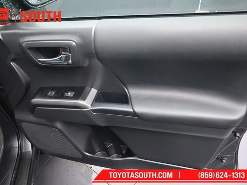 Used 2023 Toyota Tacoma TRD Sport AWD/4WD image 30