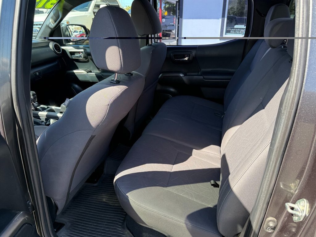 Used 2019 Toyota Tacoma TRD Sport AWD/4WD image 11