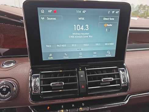 Used 2021 Lincoln Navigator L Black Label w/ Cargo Convenience Package image 19