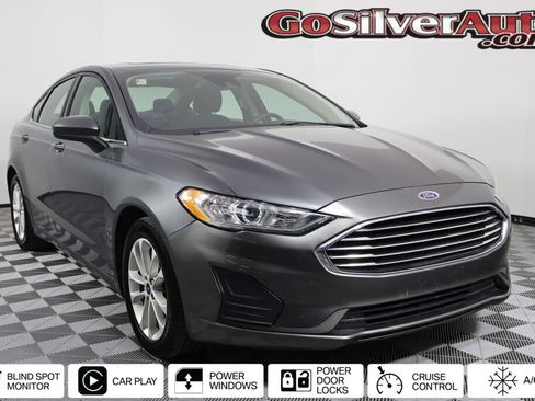 Used 2020 Ford Fusion SE image 1