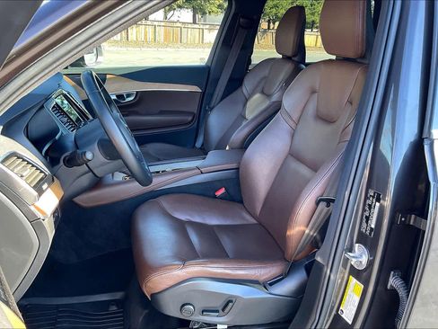 Used 2023 Volvo XC90 T8 Plus image 28