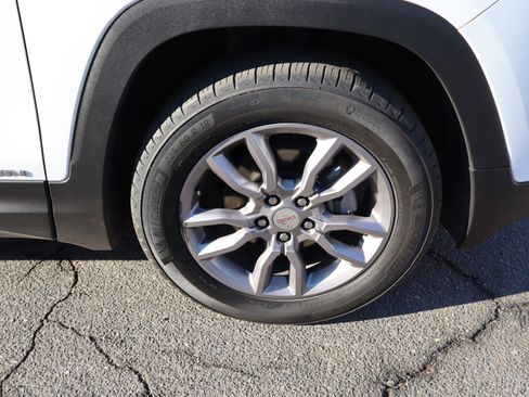 Certified 2024 GMC Terrain SLT image 37