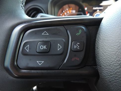 Used 2025 Jeep Gladiator Rubicon w/ Convenience Group AWD/4WD image 33