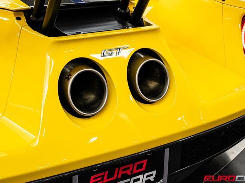 Used 2020 Ford GT Carbon Series RWD image 36
