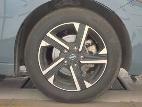 Used 2024 Nissan Sentra SV FWD image 11