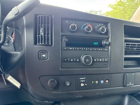 Used 2021 Chevrolet Express 2500 RWD image 20