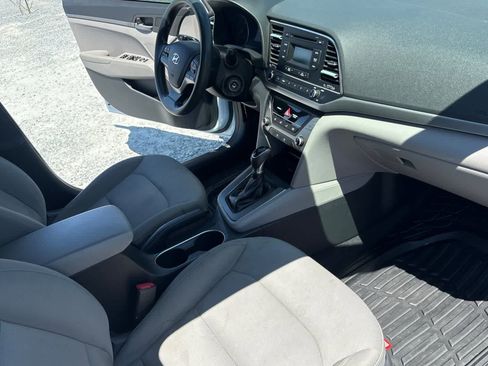 Used 2017 Hyundai Elantra SE FWD image 17