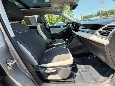 Used 2025 Volkswagen Taos SE w/ Panoramic Sunroof Package AWD/4WD image 25