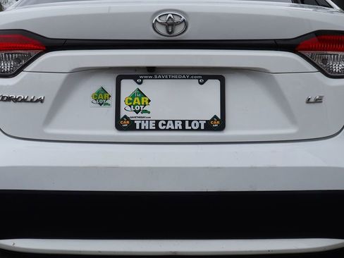 Used 2021 Toyota Corolla LE image 20