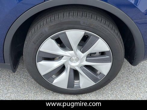 Used 2024 Tesla Model Y Long Range AWD/4WD image 19