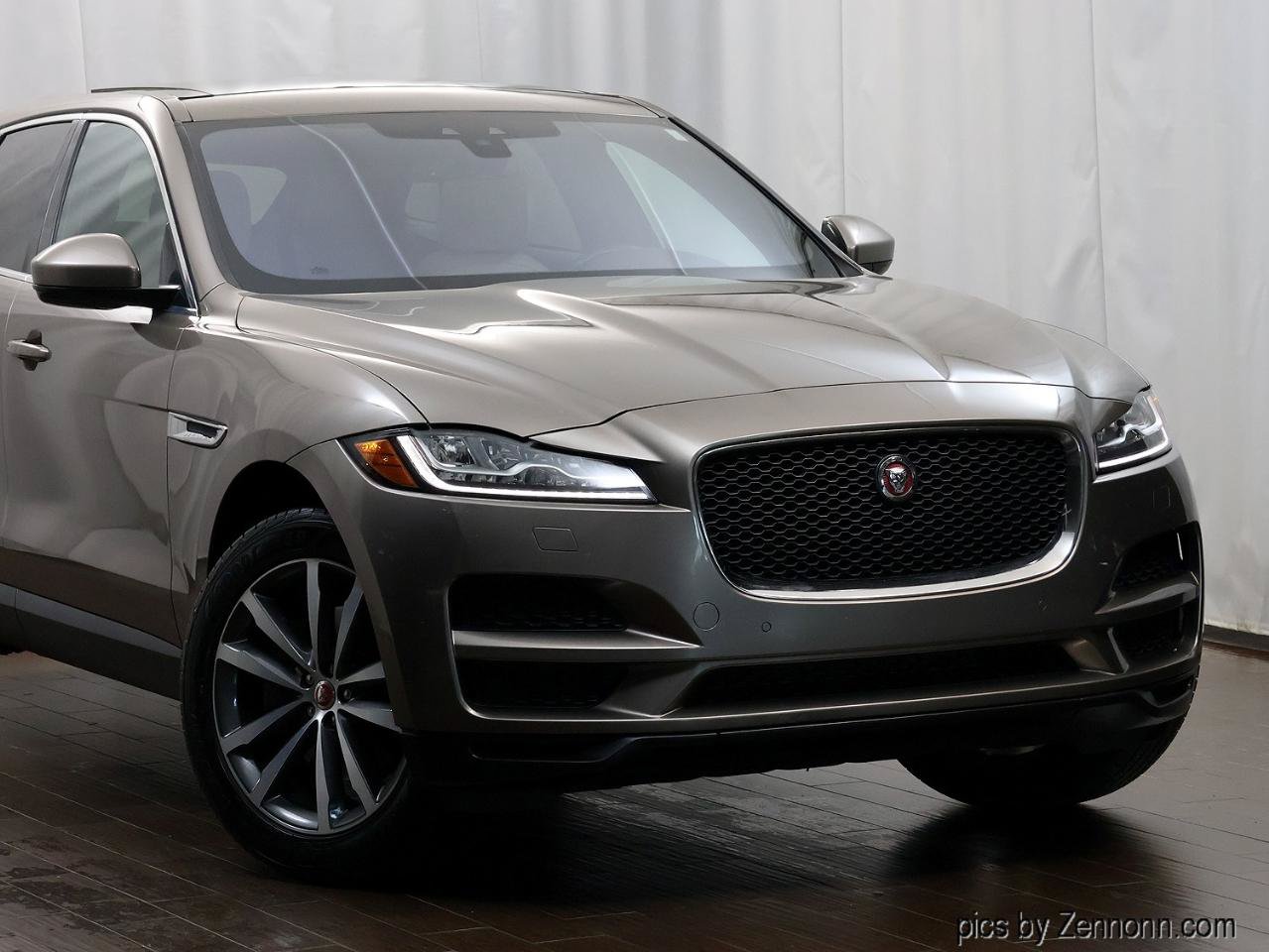 Used 2017 Jaguar F-PACE Prestige AWD/4WD image 2